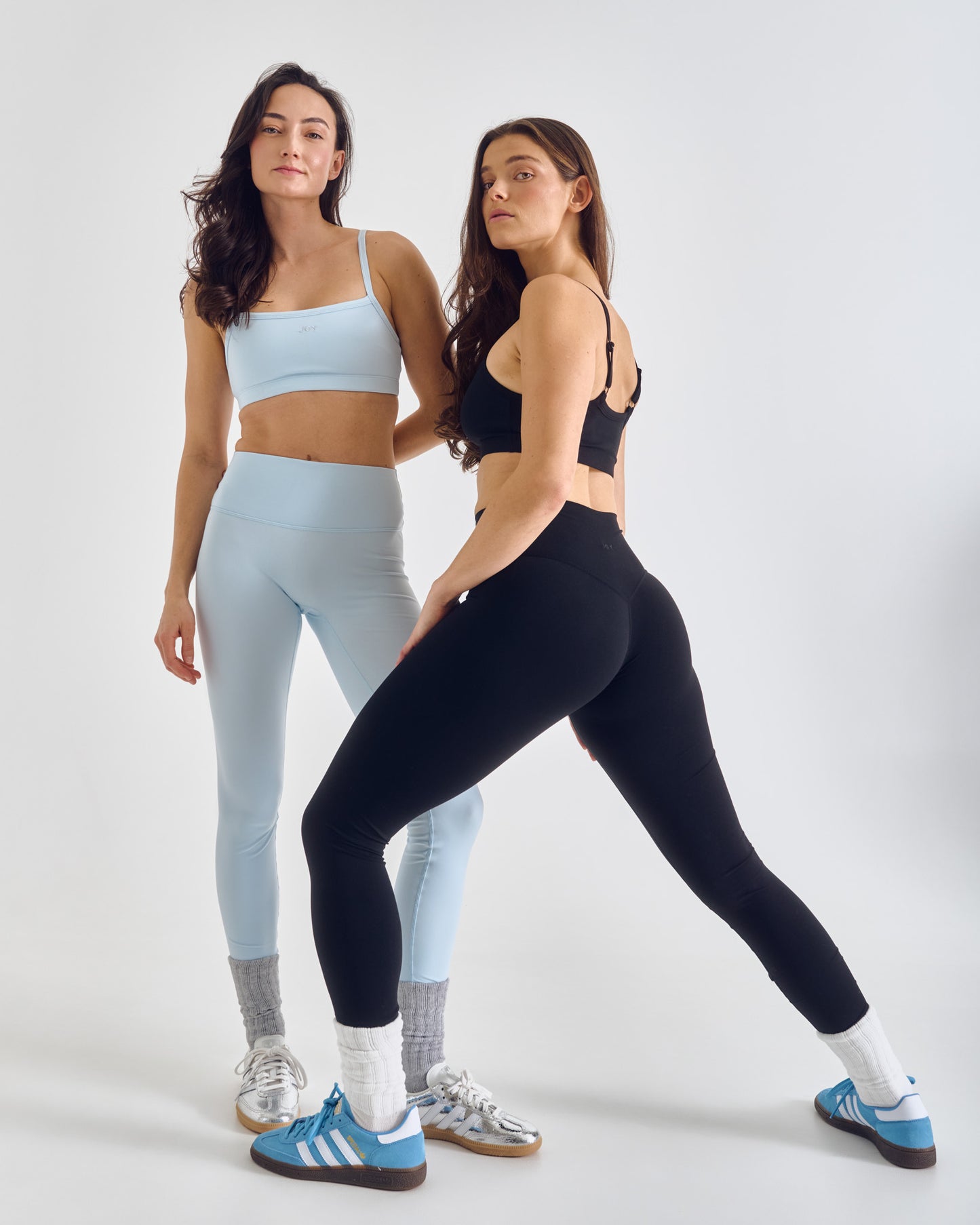 Camille porte du XS et Erika porte du S